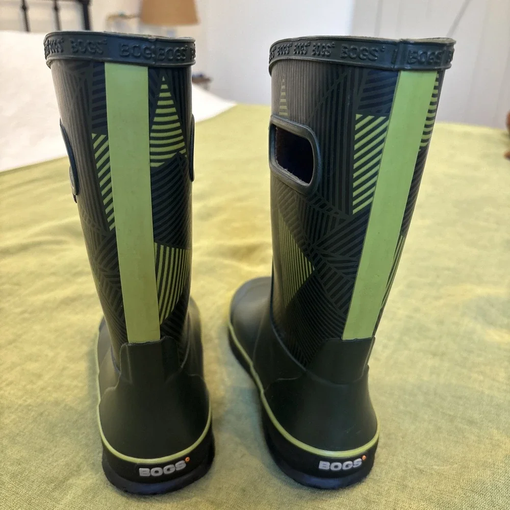 Bogs Classic High Boots Youth Size 3 Waterproof Rain Snow Dark Green Geometric